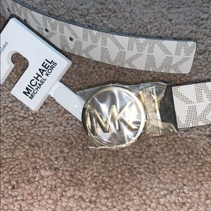 🌸Reversible Michael Kors belt never worn